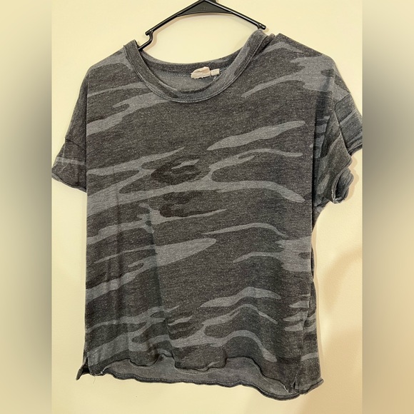 Women's Tops - Picture 5 of 9